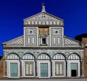 chiesa, archi, porte, cielo, facciata, colonne, mosaico, cerchi, azzurro, portone, finestra, marmo, finestre, geometrie, triangoli, bianco, basilica, architettura, portoni, blu, statua, abbazia
