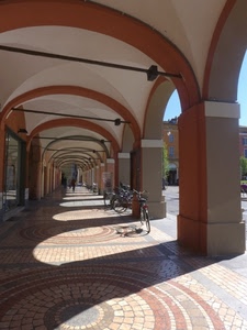 biciclette, archi, portici, colonne, ombre, portico, porticato, prospettiva, tiranti