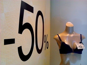 reggiseno, vetrina, nero, manichino, numeri, cinquanta, sconto, saldi, numero