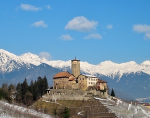 neve, montagne, castello, torre, alberi, nuvole, cielo, montagna, borgo, vigneti, finestre, bianco, inverno, azzurro