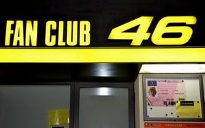 giallo, insegna, numero, numeri, scritta, vetrina, nero, quarantasei, lettere, club, patente