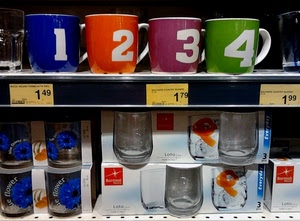 numeri, bicchieri, tazze, colori, tazzine, vetrina, prezzi, prezzo, verde, scaffale