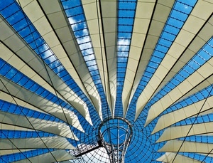 cielo, azzurro, nuvole, bianco, struttura, geometrie, architettura, ferro, pannelli, cupola, prospettiva, raggi, linee, cerchi