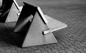 panchine, due, bianconero, triangoli, panchina, moderno, pavimentazione, pietra, geometria, piazza, pavimento, ombre, geometrie, cemento