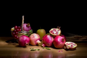 frutta, melograni, uva, melograno, mela, cesto, tavolo, natura, rosso, cestino, cibo, riflesso