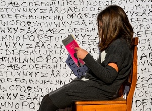 libro, sedia, lettere, bambina, capelli, legno, ragazza, leggere, donna, seduta, alfabeto, scritte, legge, lettura, nero