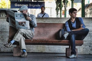 panchina, giornale, stazione, persone, tre, ragazzo, lettura, due