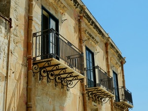 balconi, ringhiere, cielo, finestre, tre, ferro, ringhiera, palazzo, grondaie