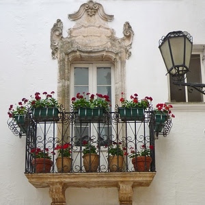 balcone, lampione, fiori, vasi, finestra, gerani, ringhiera