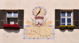meridiana, finestre, fiori, orologio, stemma, persiane