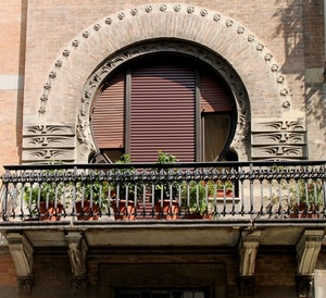 balcone, vasi, piante, ringhiera, finestra, arco, inferriata, serrande, tapparelle, serranda, fiori