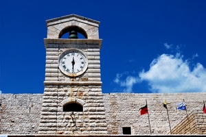 bandiere, orologio, campanile, cielo, nuvole, campana, torre, muro
