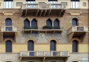 finestre, balconi, palazzo, facciata, archi, piante, finestra, affreschi, mattoni, mosaico, vasi, decori, porte, vetri, inferriate, balcone, bifore