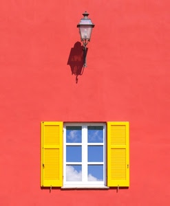finestra, lampione, giallo, ombra, rosso, rosa, muro, riflesso
