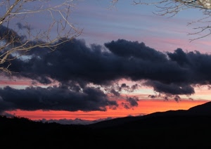 tramonto, rosso, nuvole, cielo, rami, controluce, montagne, panorama, alba