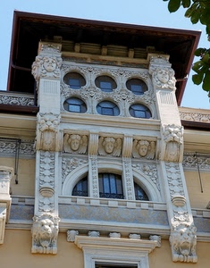 finestre, liberty, leoni, decorazioni, angeli, palazzo, tetto, cerchi