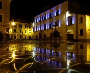 finestre, luci, riflesso, piazza, fontana, notte, notturno, palazzi, riflessi, lampioni, case