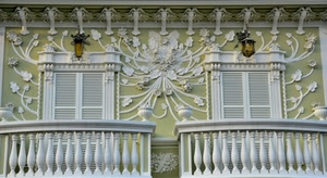 balconi, finestre, lampioni, liberty, bianco, colonnine, decorazioni, persiane, due, decori