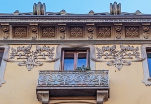 balcone, liberty, finestra, decorazioni, ringhiera, finestre, pianta, bassorilievi, palazzo, sculture, cielo, vetro, cornicione, vetri, riflesso