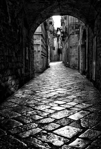 arco, bianconero, vicolo, strada, case, via, balconi, scorcio, selciato, portico, bagnato