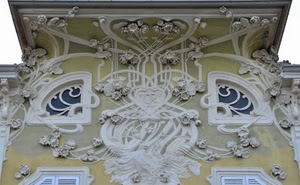 finestre, liberty, stucchi, decorazioni, palazzo, facciata, fiori, bianco
