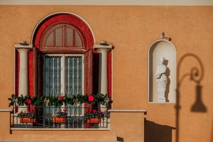 statua, fiori, balcone, ombra, finestra, colonne, rosso, vasi