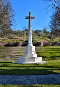 croce, prato, monumento, alberi, verde, marmo, bianco