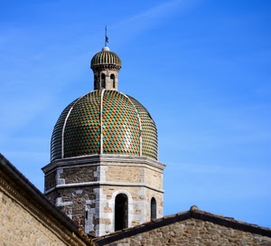 cupola, cielo, chiesa, croce, cupole, maioliche, archi, tetti, pietra, azzurro, colori, arancio