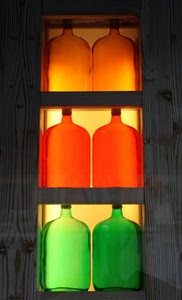 verde, bottiglie, vetro, arancione, legno, colori, giallo, vetrina, arancio, mensole, trasparenza, mobile