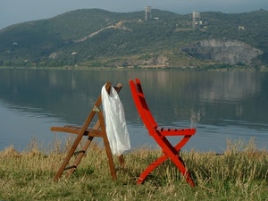 sedie, lago, acqua, rosso, erba, due, riflesso, bianco, collina, legno, montagna, montagne, busta, riflessi, sacchetto, torri
