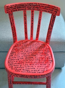 sedia, scritte, rosso, rossa, scritta, nero, legno, schienale, bianco, gambe