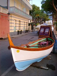 barca, strada, fiori, alberi, legno, finestre, bianco, casa, balconi, via, pubblicità, cartellone, piante