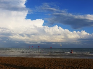 mare, spiaggia, nuvole, bandiere, sabbia, bandierine, onde, cielo