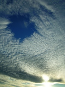 cielo, nuvole, sole, bianco, azzurro, blu, buco, controluce, pecorelle