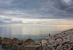 mare, nuvole, pescatore, cielo, scogli, pietre, sassi, rocce, orizzonte