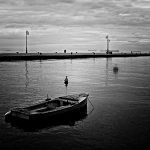 barca, molo, acqua, nuvole, boe, bianconero, mare, lampioni, cielo, pontile, riflesso, corda, persone