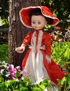 bambola, rosso, vestito, cappello, albero, fiori, erba, bianco