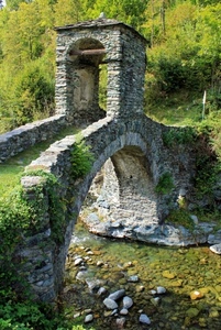 ponte, fiume, sassi, acqua, verde, arco, pietra, alberi, ruscello