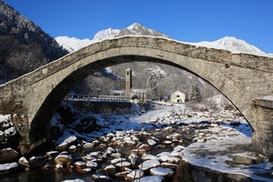 ponte, neve, fiume, montagna, montagne, arco, sassi, cielo, chiesa, bianco