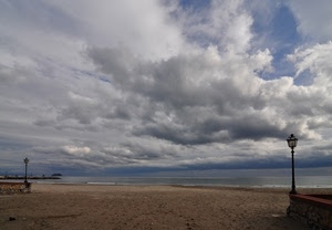 mare, spiaggia, nuvole, lampioni, sabbia, cielo