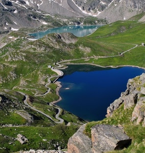 montagna, laghi, strada, verde, panorama, acqua, montagne, lago, curve, erba, blu