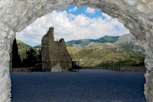 arco, rudere, montagne, nuvole, alberi, montagna, panorama, rovine, pietre, paesaggio, recinzione, cielo