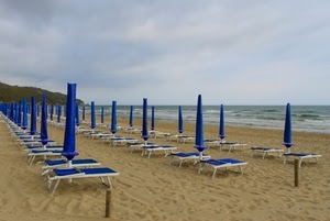 mare, spiaggia, ombrelloni, blu, sabbia, lettini