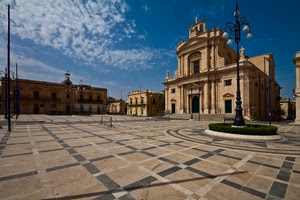 chiesa, piazza, lampioni, nuvole, lampione, cielo, geometrie