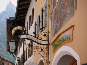 finestre, insegna, montagna, insegne, lampione, tetti, lanterna, oro, murales, affresco