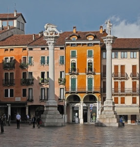 colonne, piazza, leone, balconi, statue, palazzi, due, case, finestre