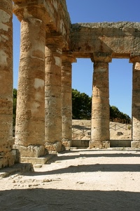 colonne, tempio, rovine, ruderi, archeologia, cielo, ombre, ombra, capitelli