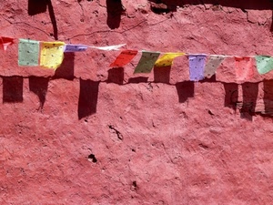 muro, bandierine, colori, giallo, filo, rosso, verde, ombre, ombra, rosa, panni, bandiere, multicolore, preghiere, stesi