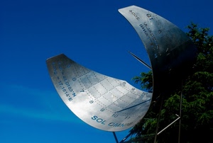 meridiana, numeri, cielo, orologio, azzurro, alberi, acciaio, gnomone, albero, scritte