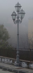 nebbia, lampione, ringhiera, albero, marciapiede, alberi, foschia, lampioni, cancellata, tre, strada, muretto, palo, ferro